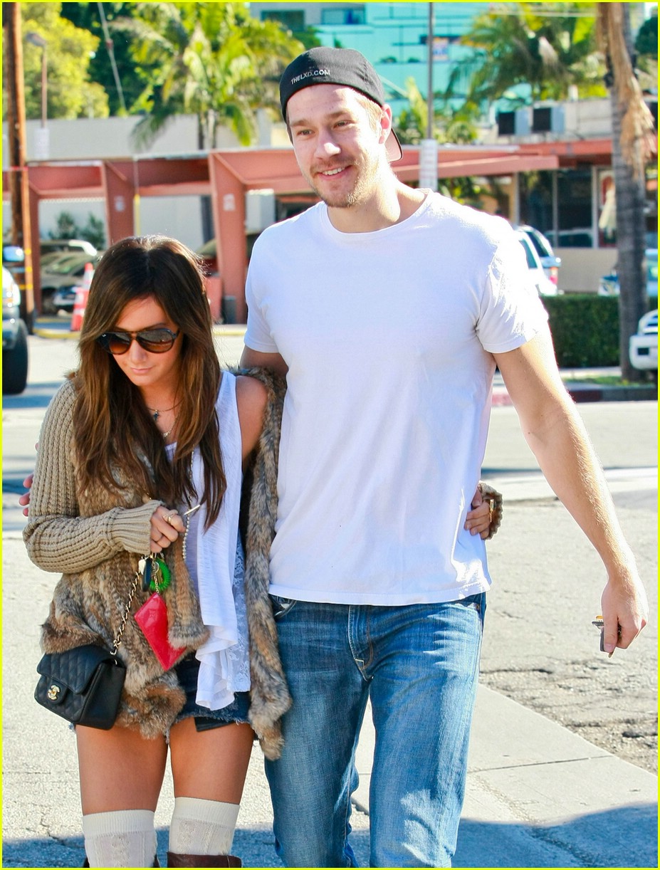 Ashley Tisdale & Scott Speer: Thanksgiving Hosts!