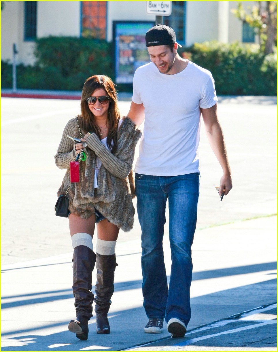 Ashley Tisdale & Scott Speer: Thanksgiving Hosts!