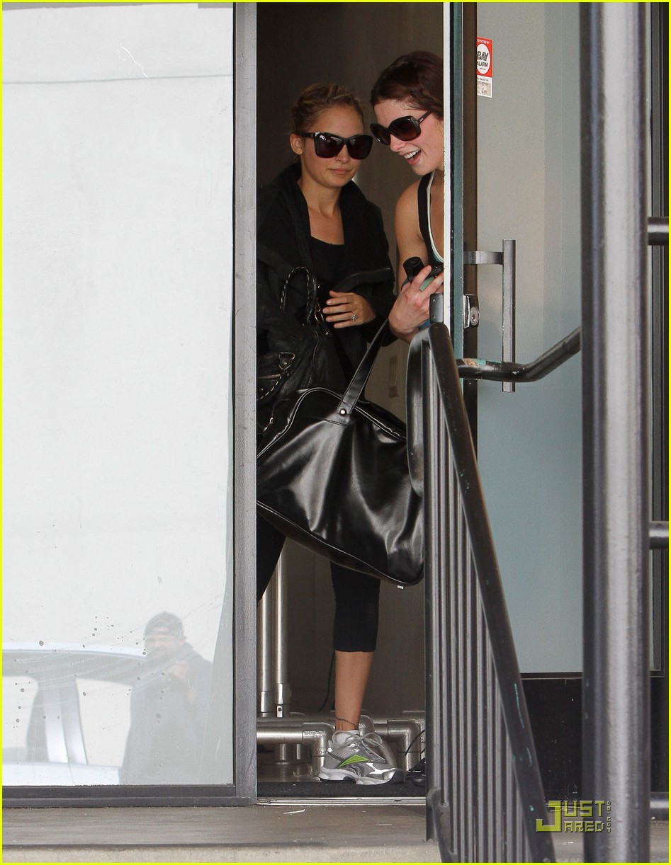 Ashley Greene & Nicole Richie: Gym Buddies!