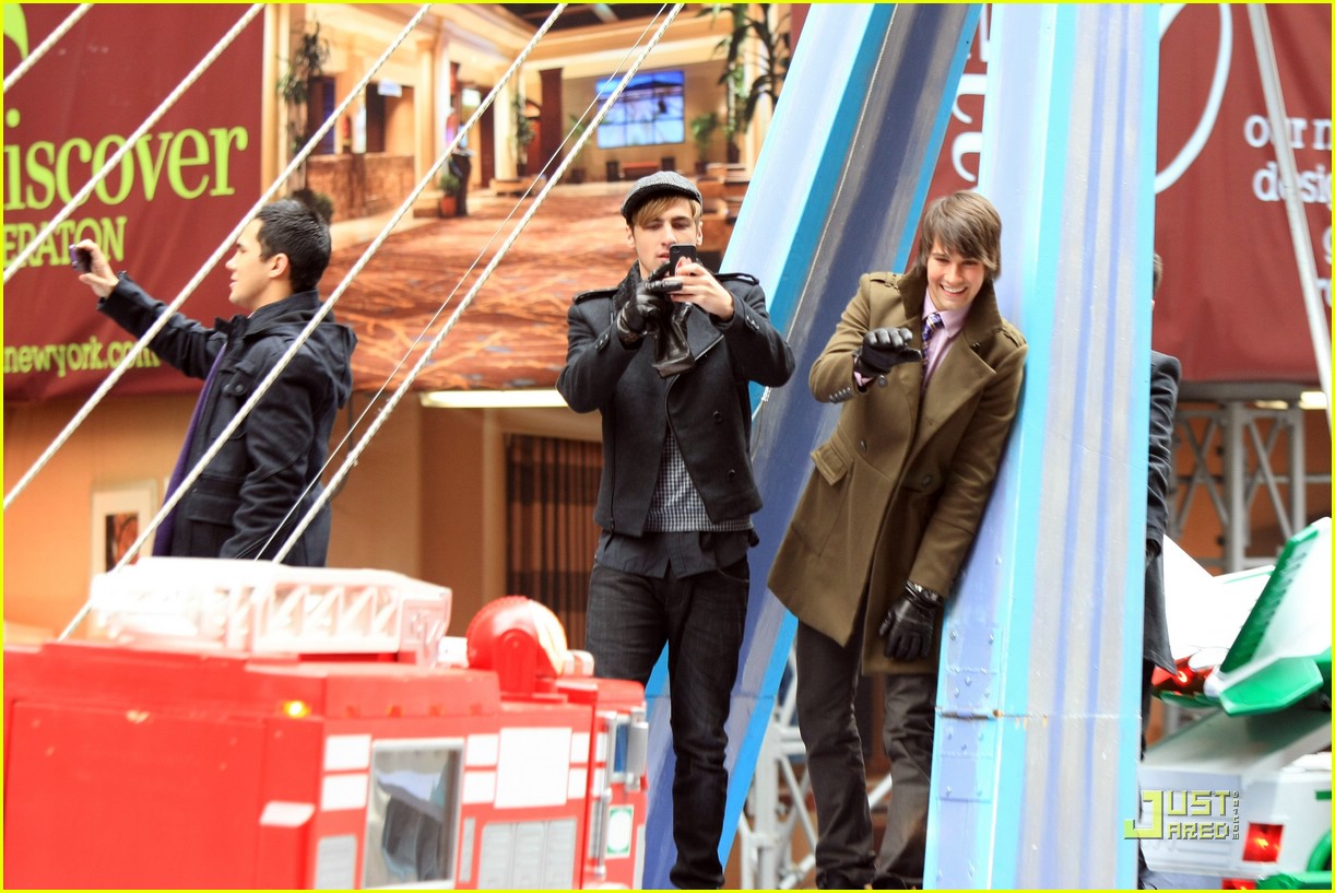Big Time Rush Won't 'Forget About You' at Macy's Thanksgiving Parade
