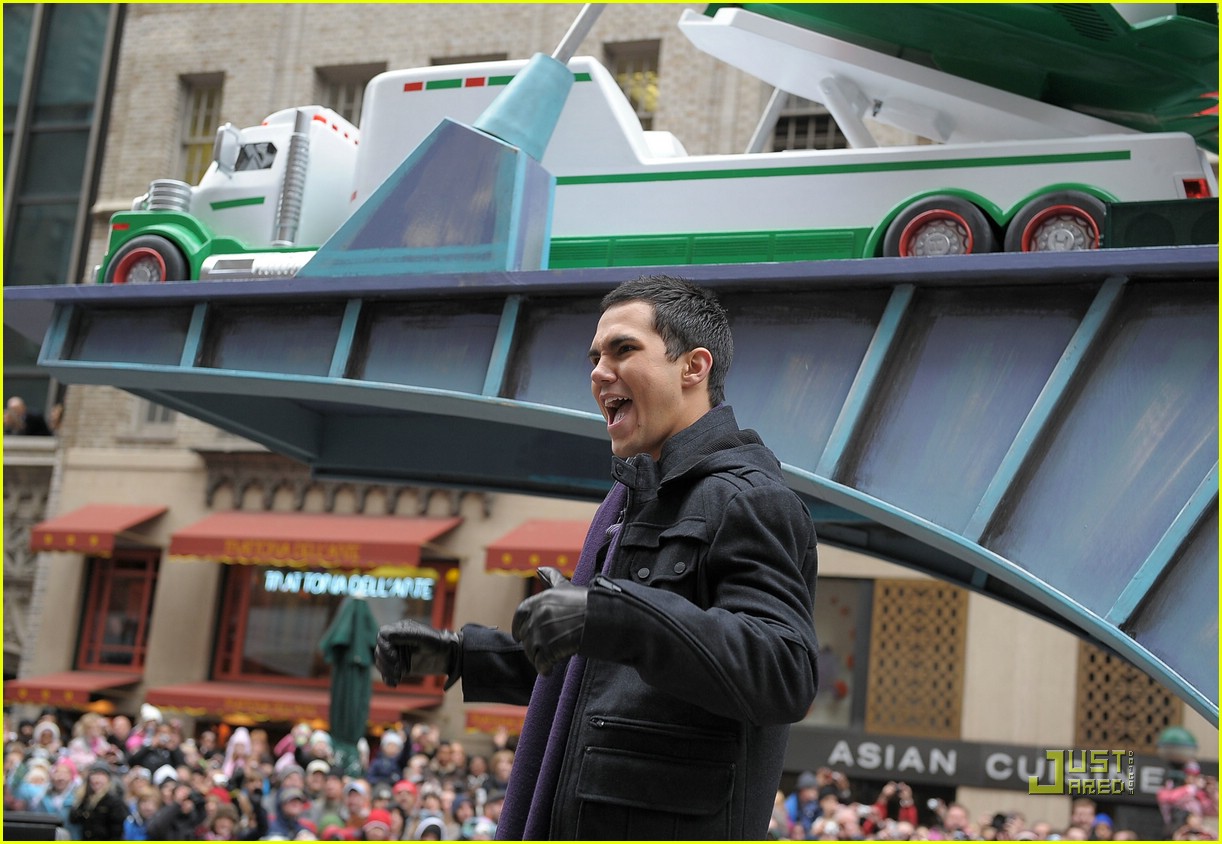 Big Time Rush Won't 'Forget About You' at Macy's Thanksgiving Parade