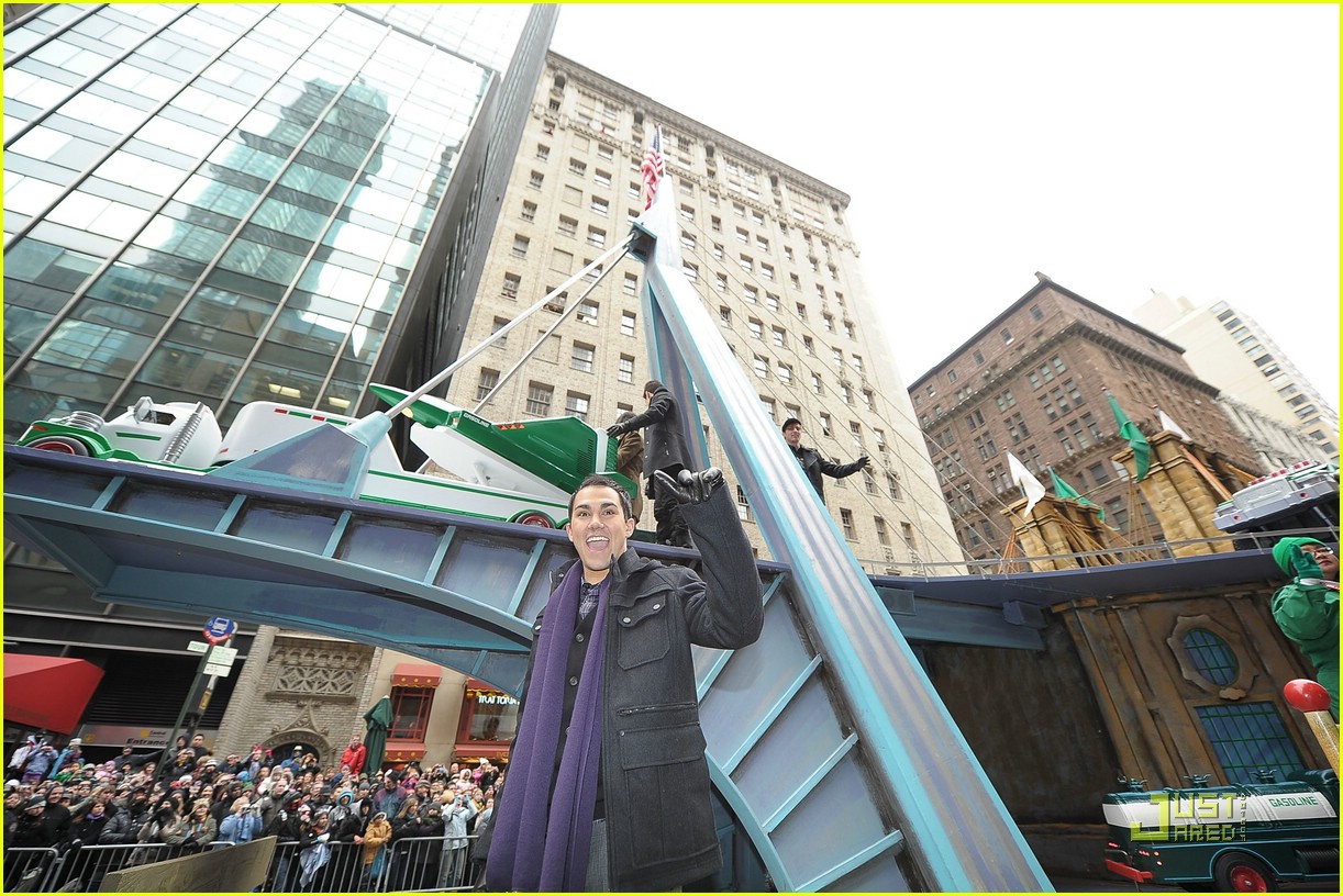 Big Time Rush Won't 'Forget About You' at Macy's Thanksgiving Parade