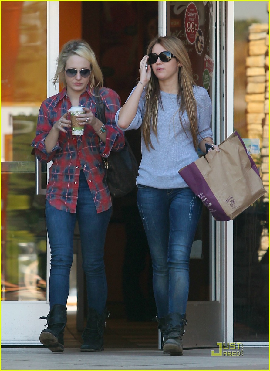 Miley Cyrus is Panera Bread Pretty