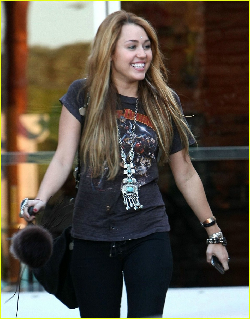 Miley Cyrus: 'So Undercover' Details Revealed!