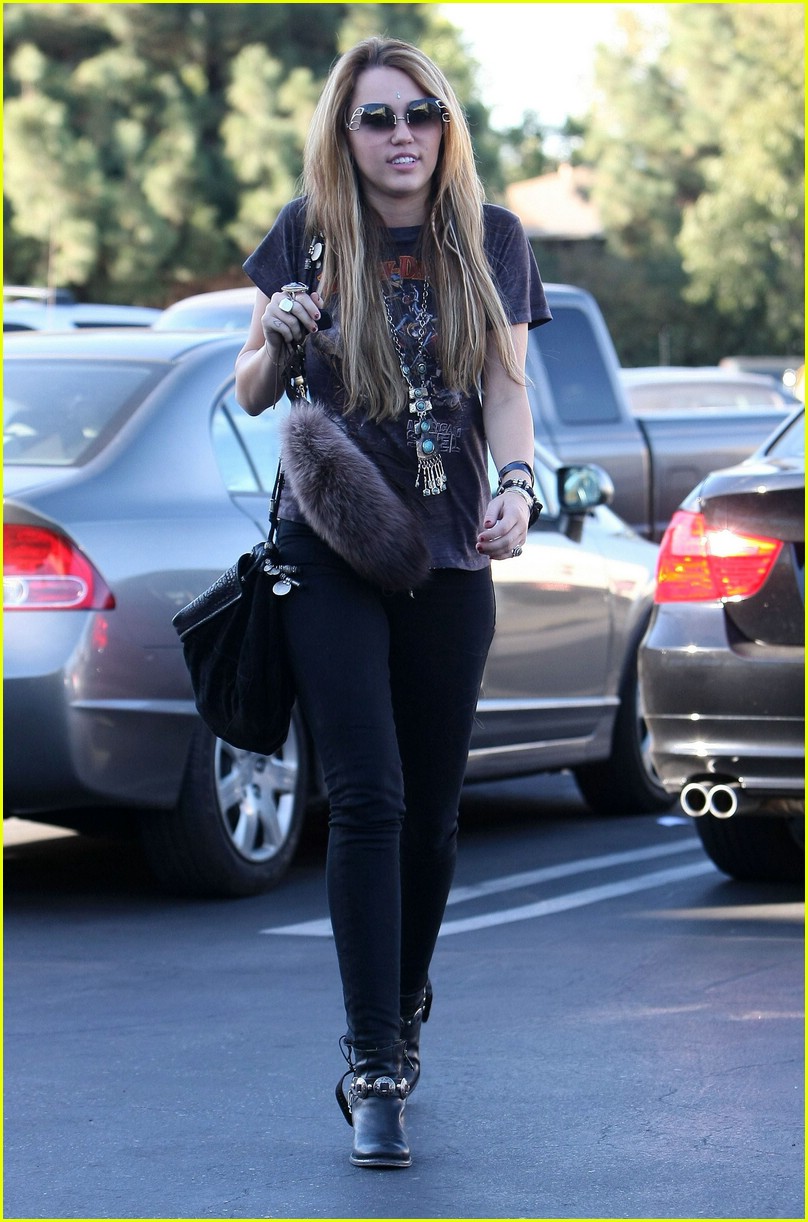 Miley Cyrus: 'So Undercover' Details Revealed!