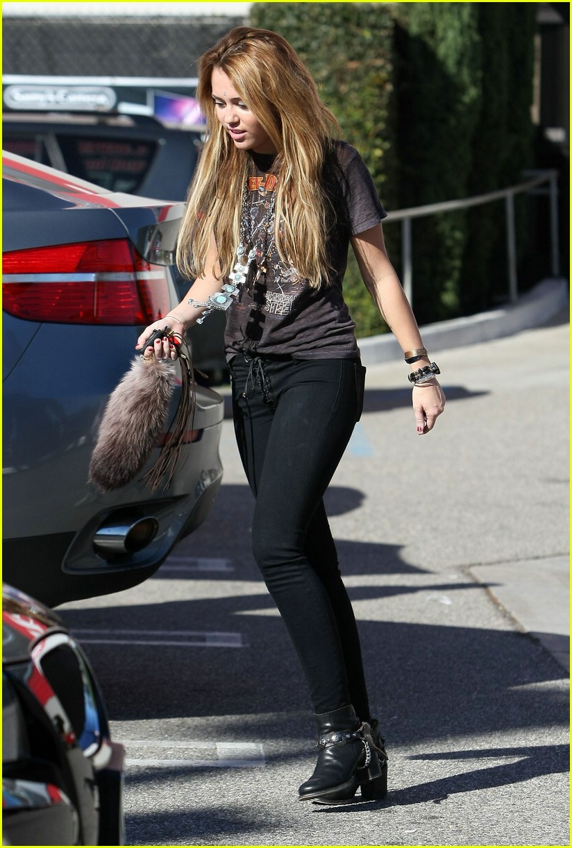 Miley Cyrus: 'So Undercover' Details Revealed!