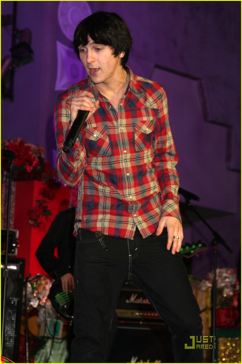 Mitchel Musso: 'Brainstorm' is Out Today!