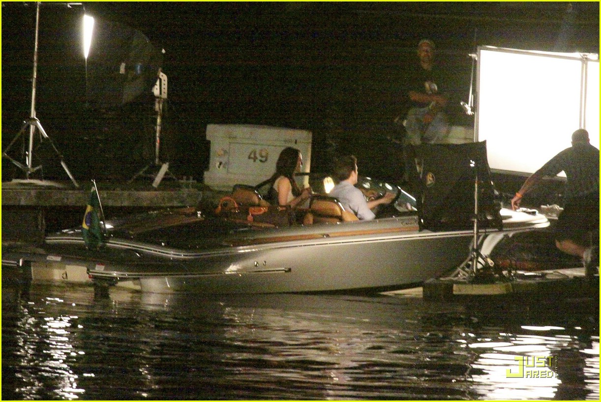 Kristen Stewart & Robert Pattinson Get Romantic in Rio