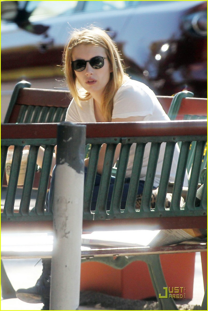 Emma Roberts: Reading At The Car Wash