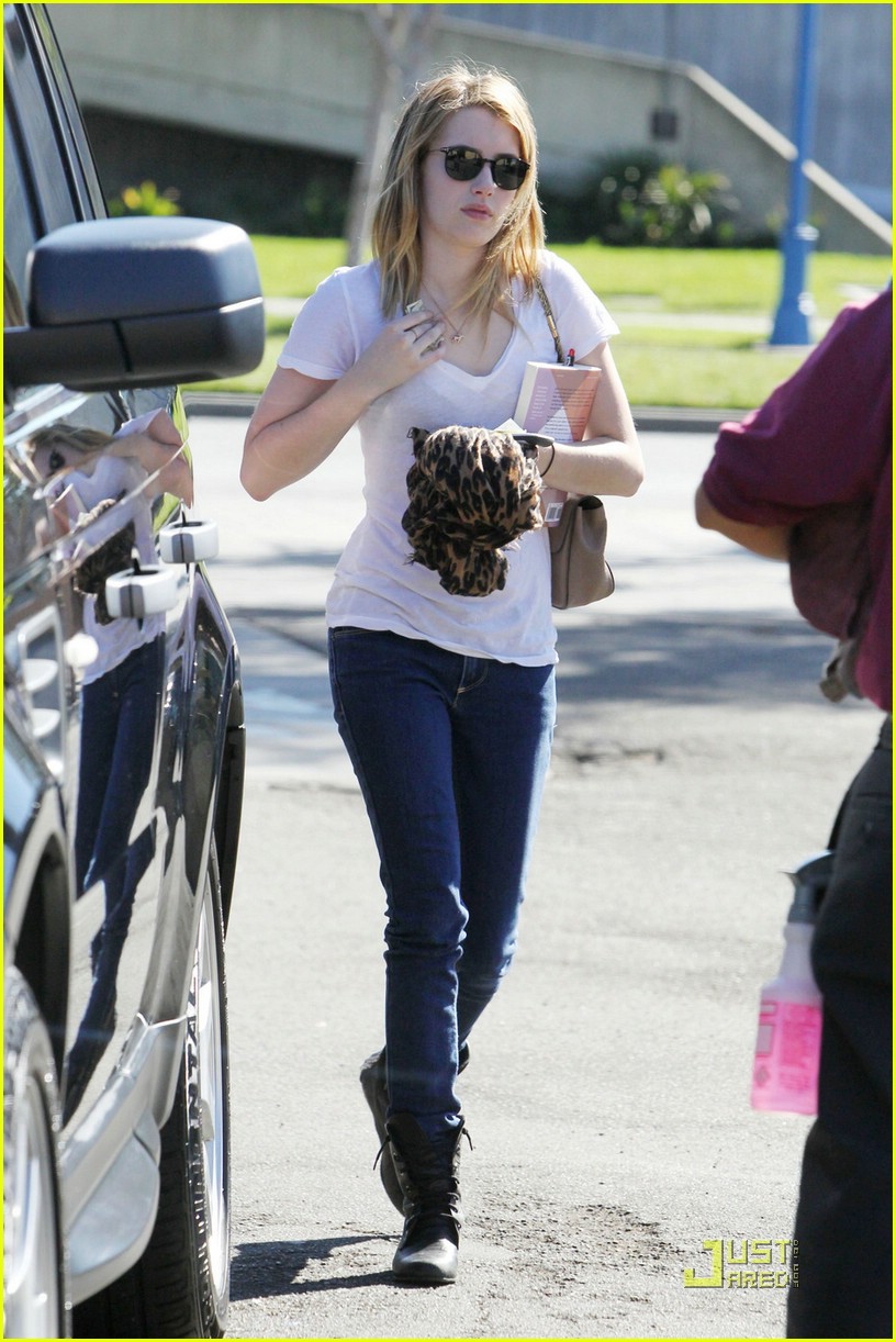 Emma Roberts: Reading At The Car Wash
