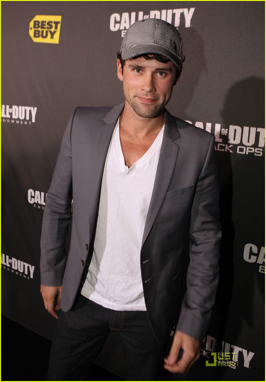 Sara Paxton & Nico Tortorella Follow The Call of Duty