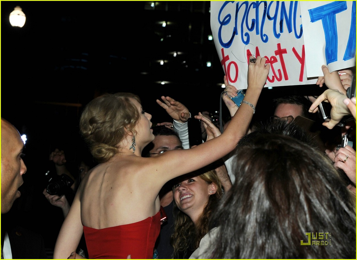 Taylor Swift is CMA's Sweetheart
