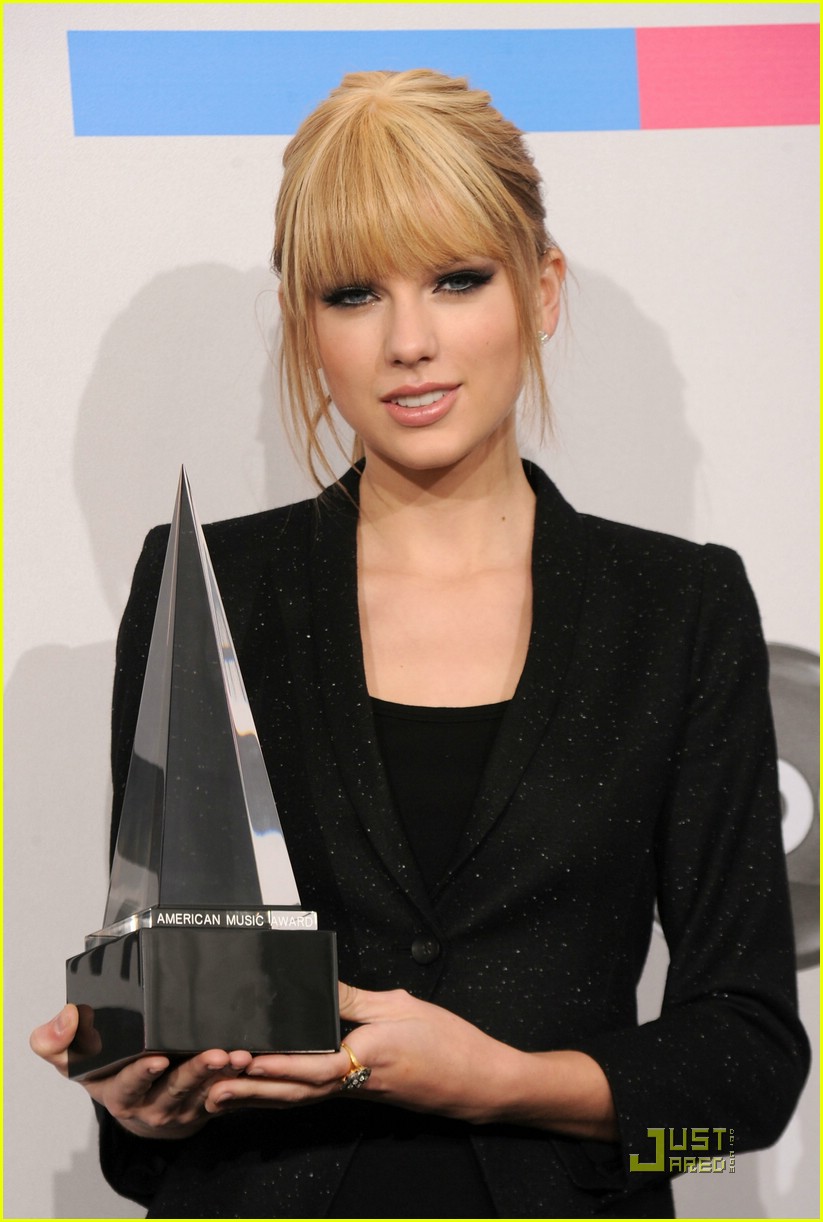 Taylor Swift: 'Back To December' at the AMAs
