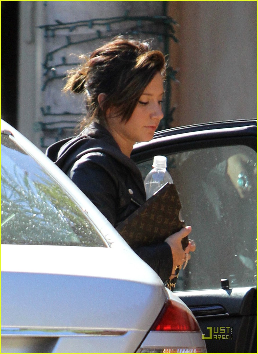 Ashley Tisdale is an Encino Woman