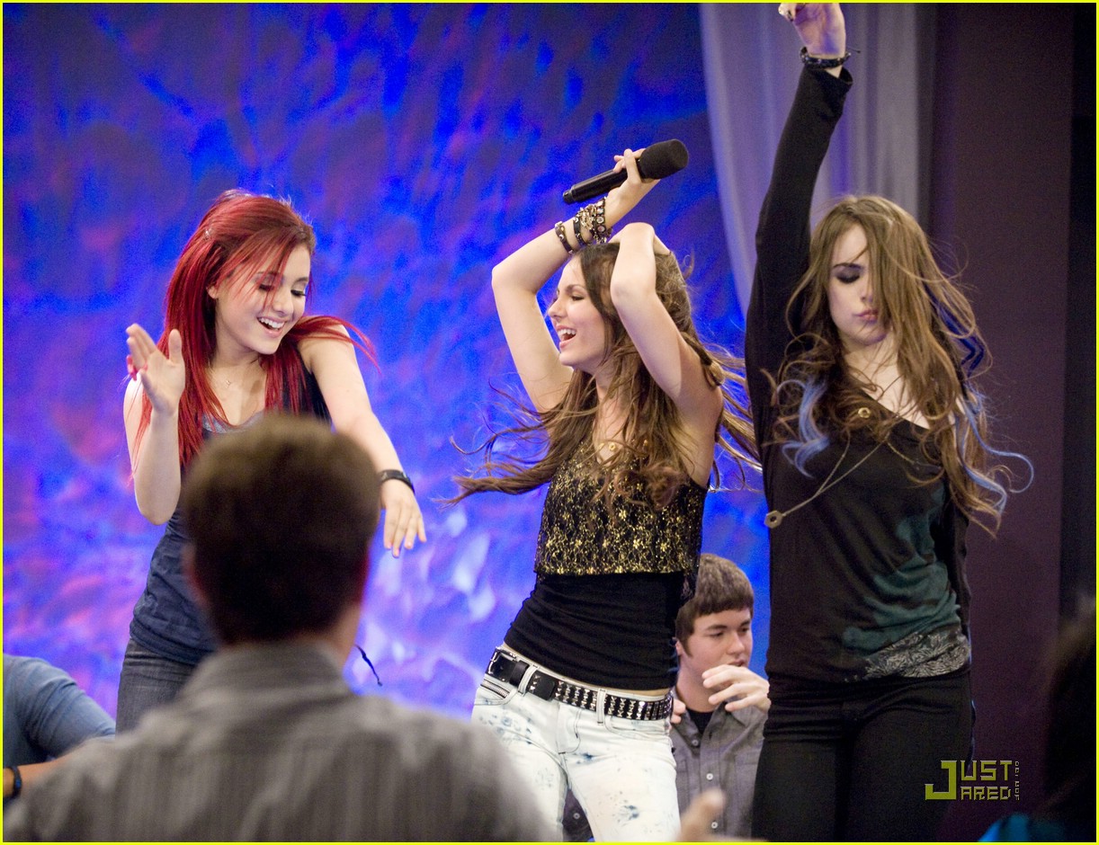 Ariana Grande & Elizabeth Gillies: 'Give It Up' Video!