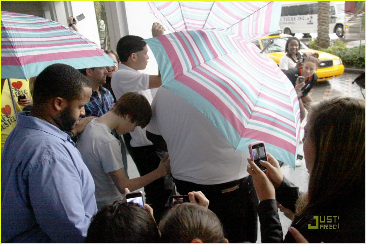 Justin Bieber Makes Miami Music