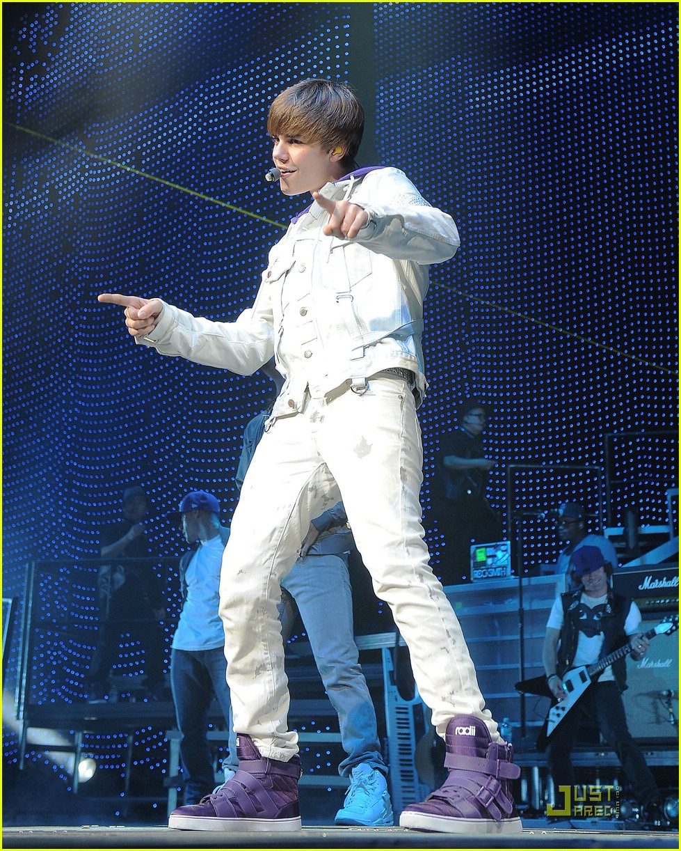 Justin Bieber Makes Miami Music