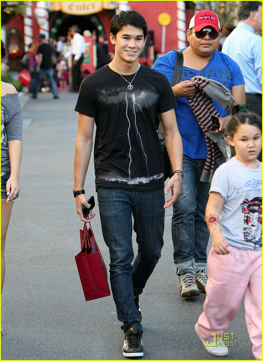 Booboo Stewart: Shopping at the Grove with Fivel!