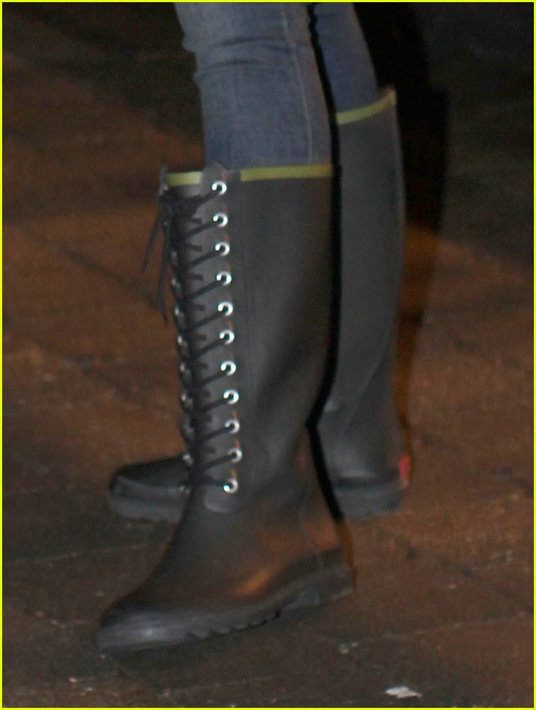 Debby Ryan: Narnia Movie Night!
