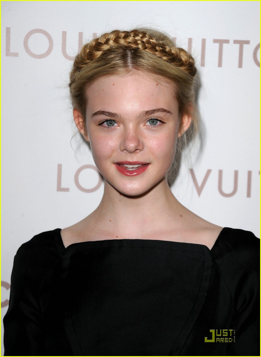 Elle Fanning Premieres 'Somewhere'