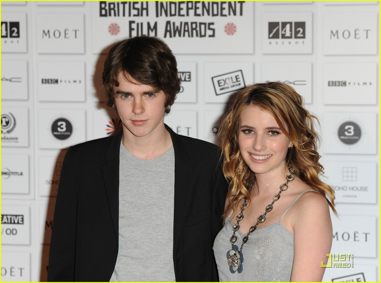 Emma Roberts & Freddie Highmore: Moet Mates