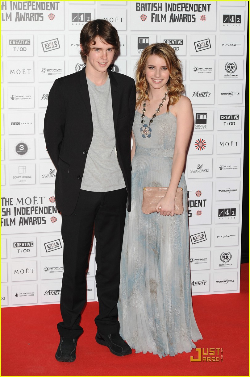 Emma Roberts & Freddie Highmore: Moet Mates