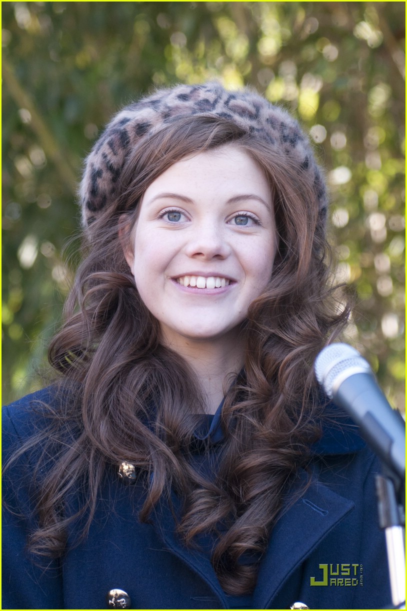 Georgie Henley & Skandar Keynes: Meet Aslan!