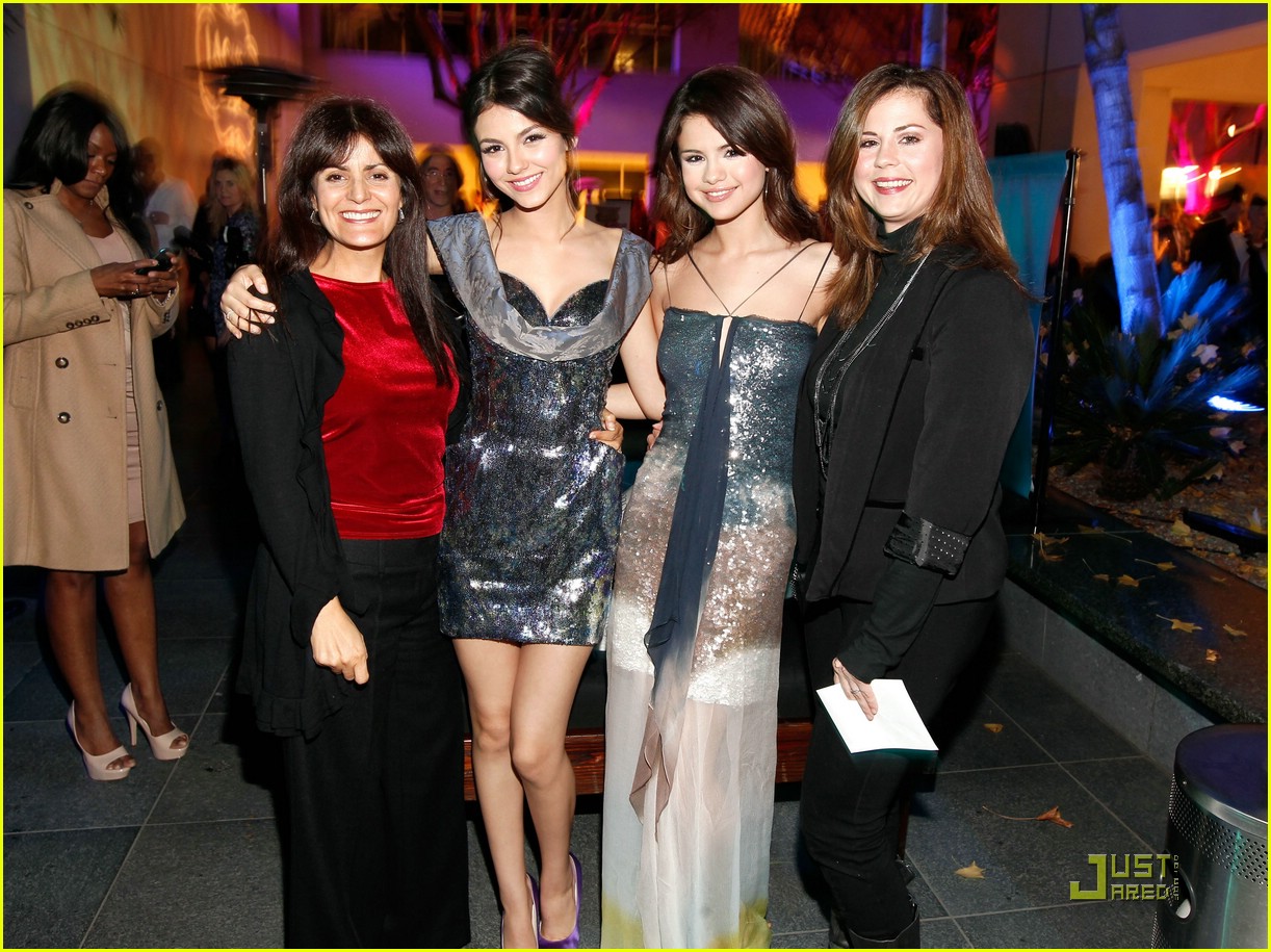 Selena Gomez: Style Awards Shimmering!
