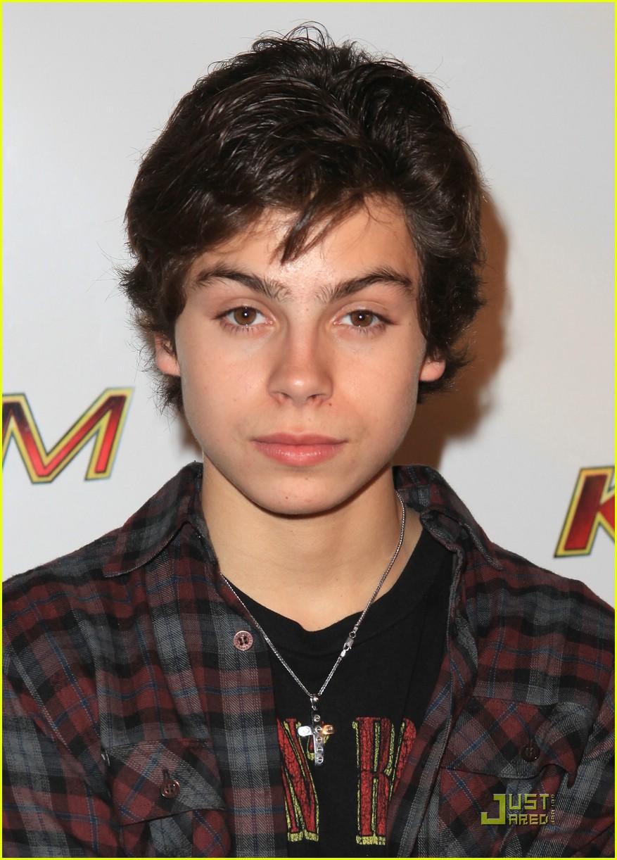 Jake T. Austin & David Henrie: Jingle Ball Buds