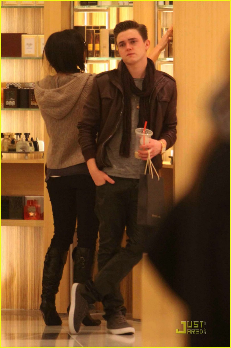 Jesse McCartney: Shoe Shopping at Barneys!