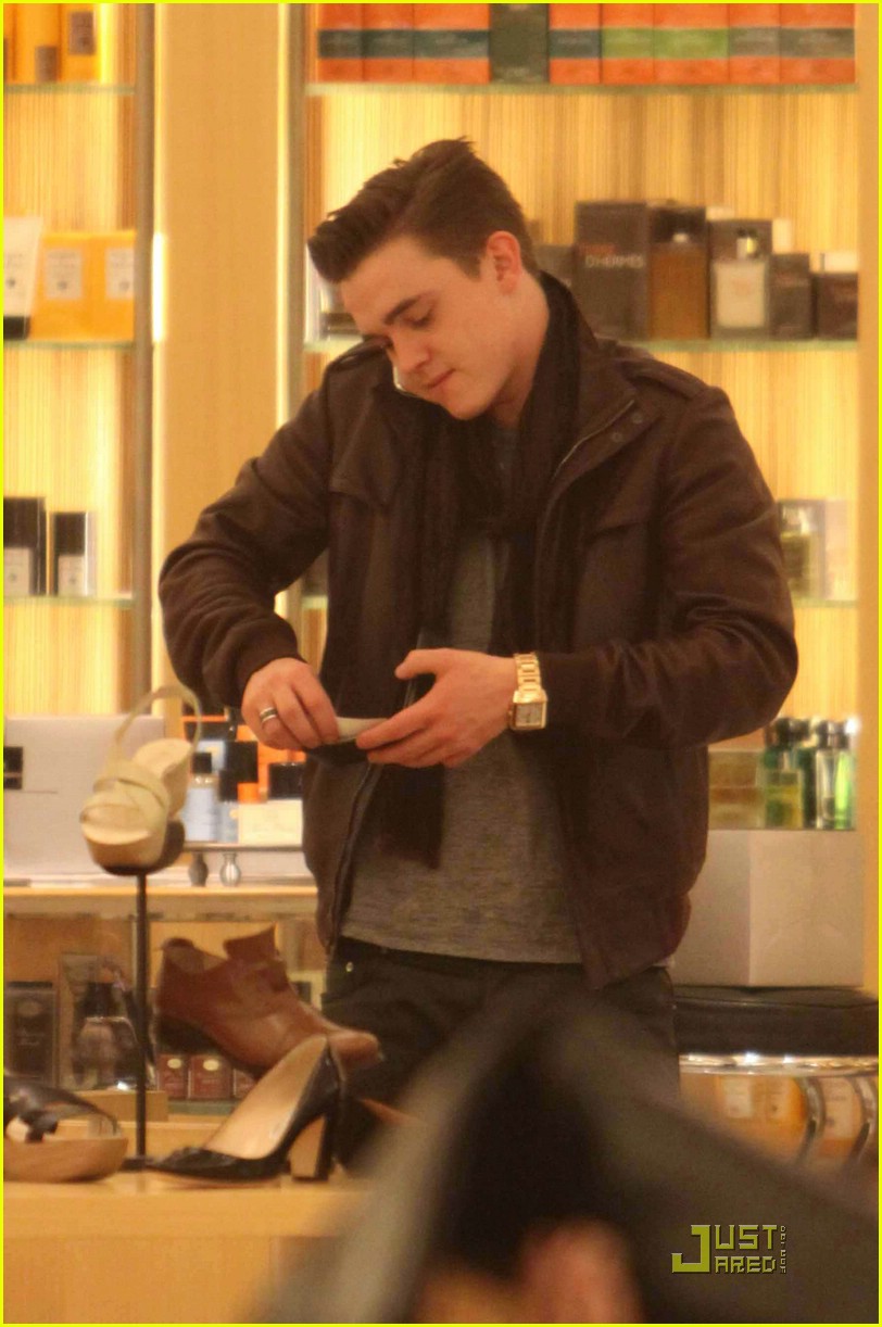 Jesse McCartney: Shoe Shopping at Barneys!
