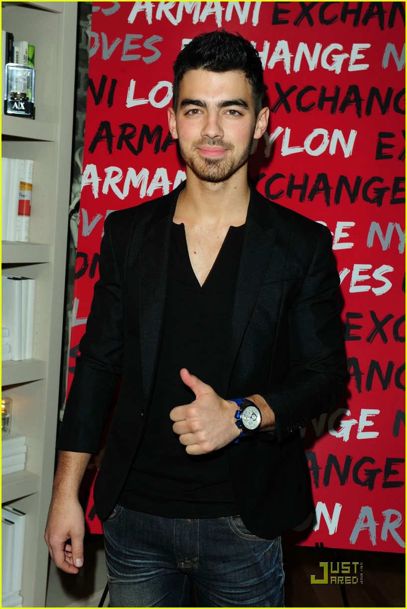 Joe Jonas & Sarah Hyland: Nylon Nightlife!