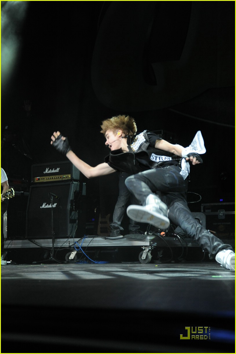Justin Bieber: Q102 Jingle Ball in Jersey!
