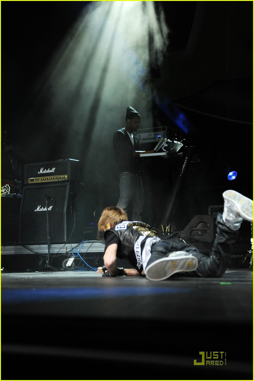 Justin Bieber: Q102 Jingle Ball in Jersey!