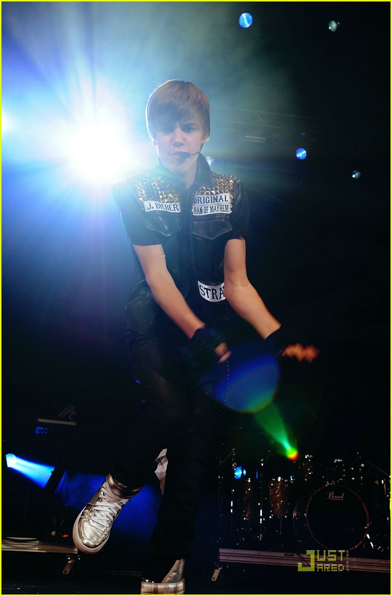 Justin Bieber: Q102 Jingle Ball in Jersey!