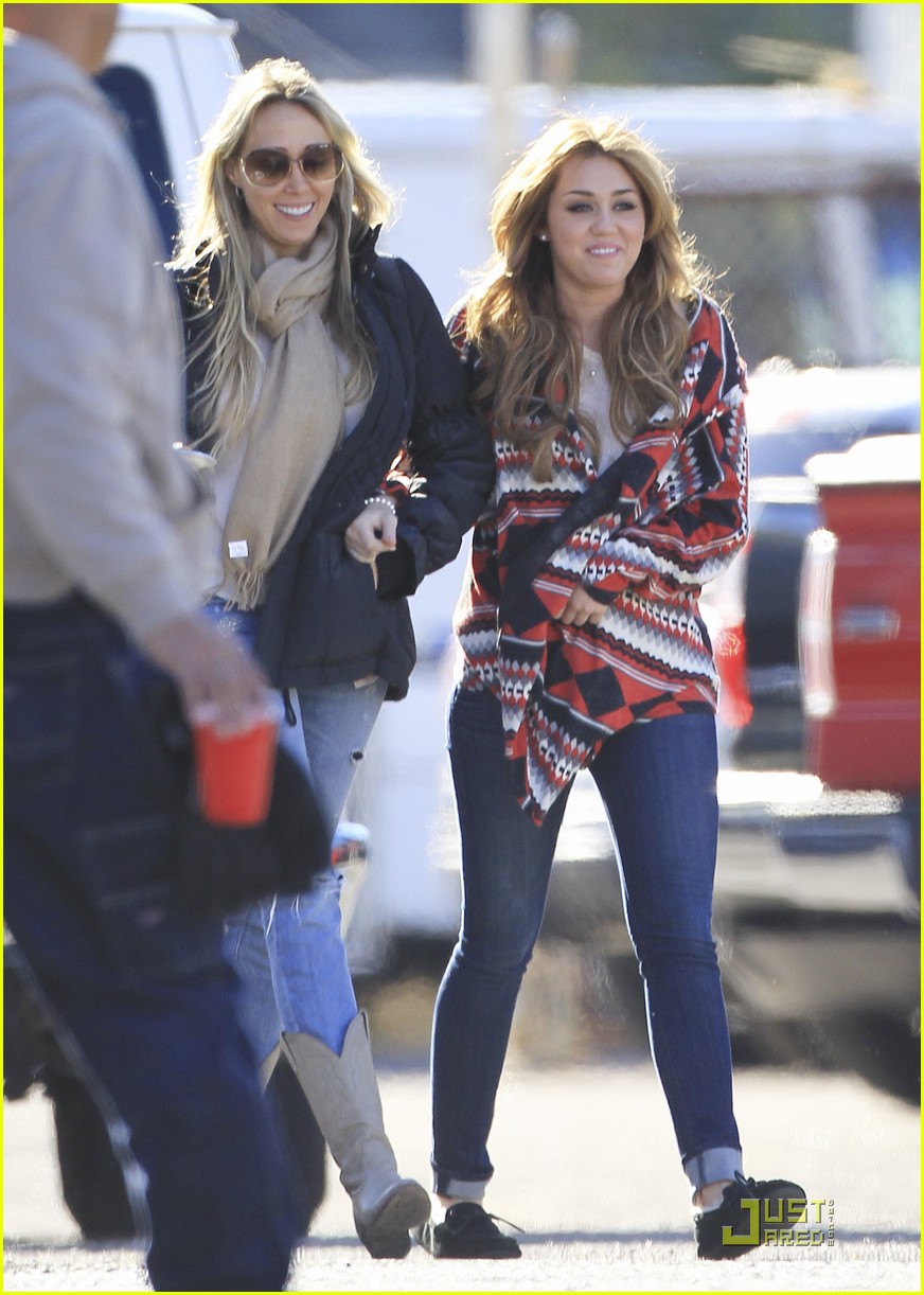 Miley Cyrus: 'So Undercover' Visit from Mom!