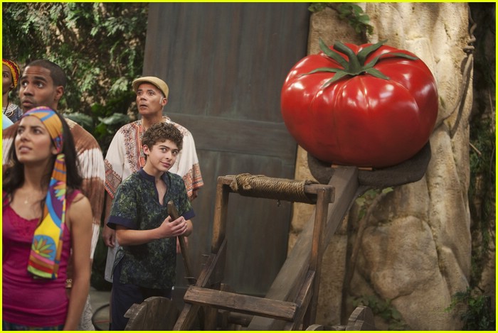 Mitchel Musso SINGS on Pair of Kings!