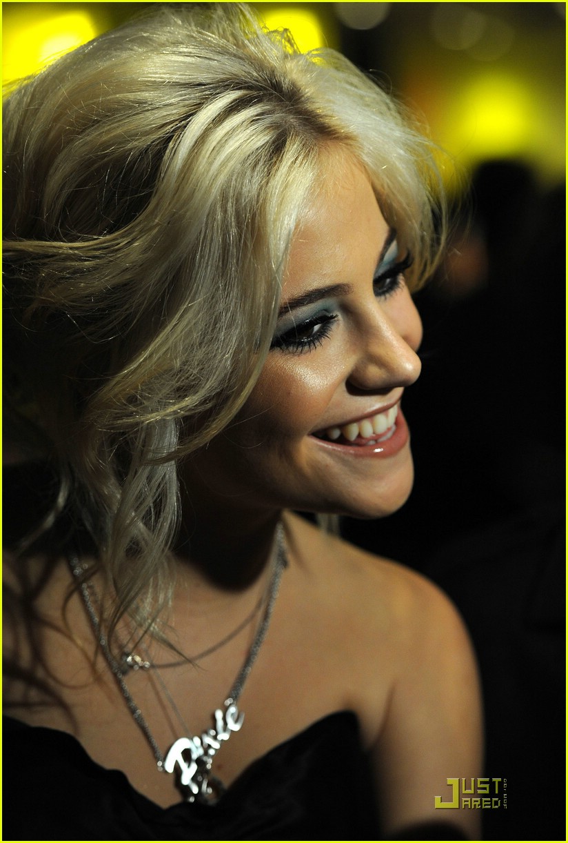 Pixie Lott: 'Fred' London Premiere!