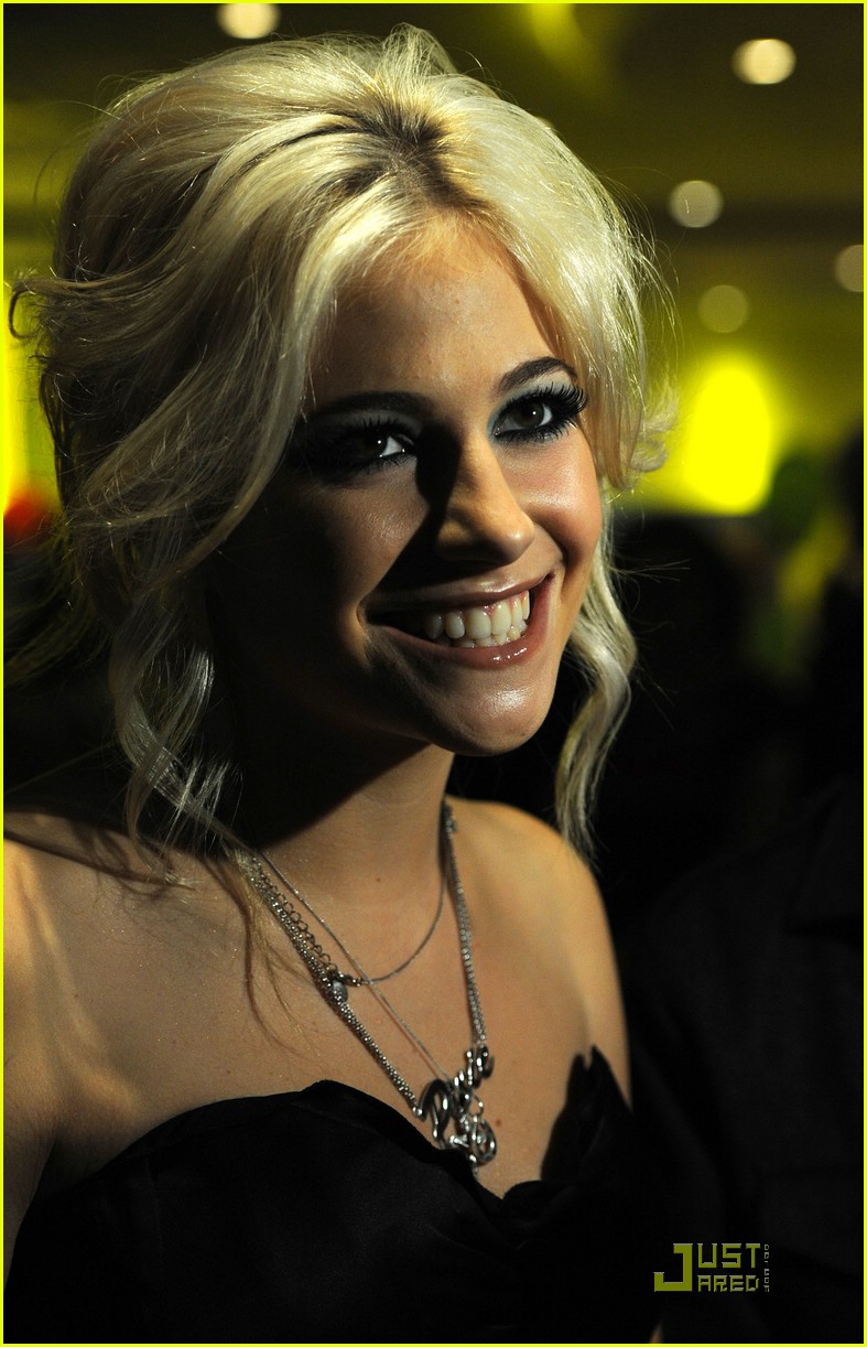 Pixie Lott: 'Fred' London Premiere!
