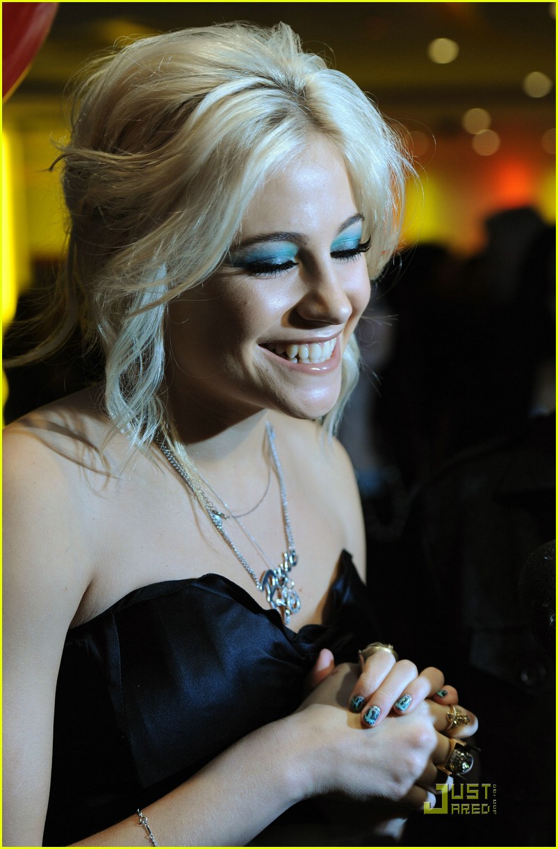 Pixie Lott: 'Fred' London Premiere!