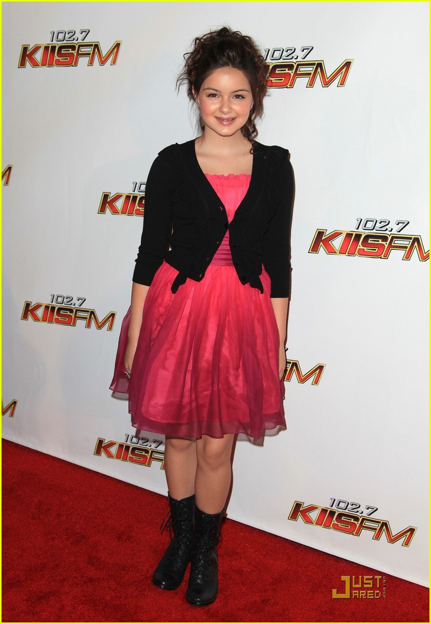 Sarah Hyland 'Likes' the Jingle Ball