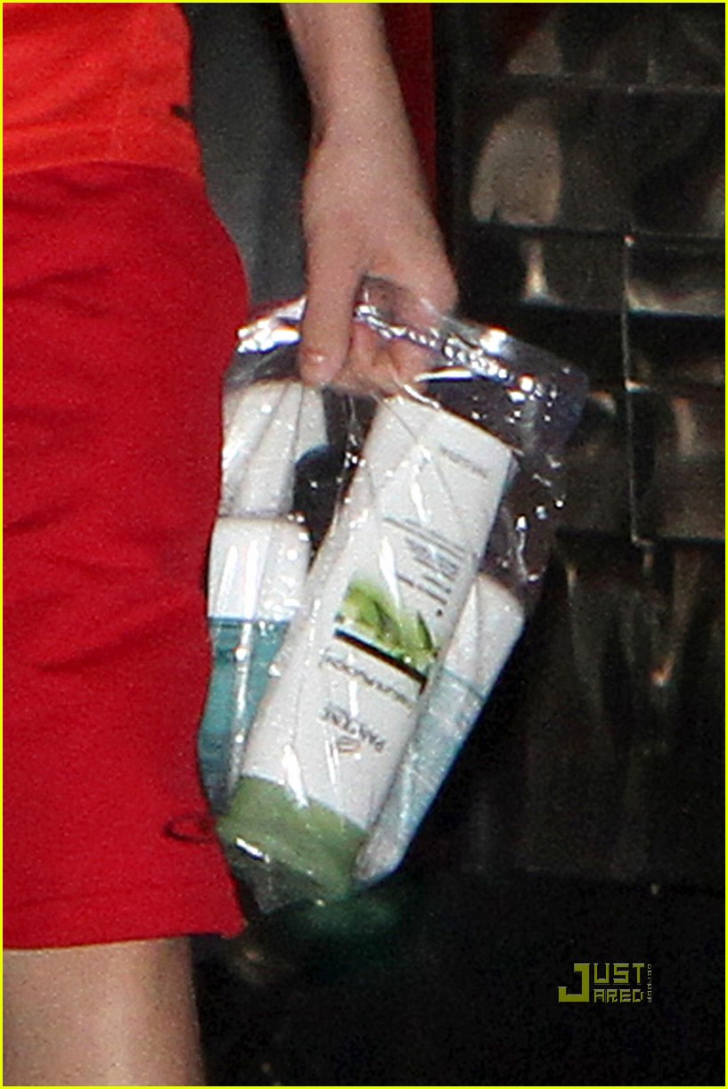 Selena Gomez Boards Justin Bieber's Tour Bus