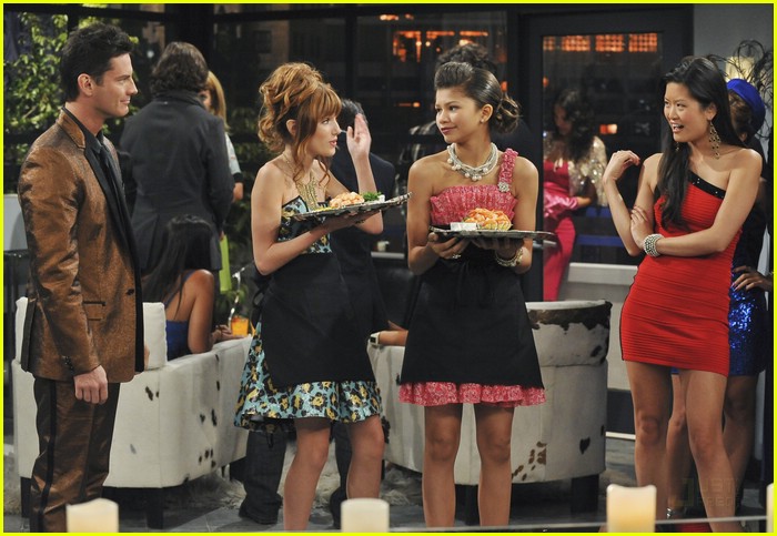 Zendaya & Bella Thorne Party It Up