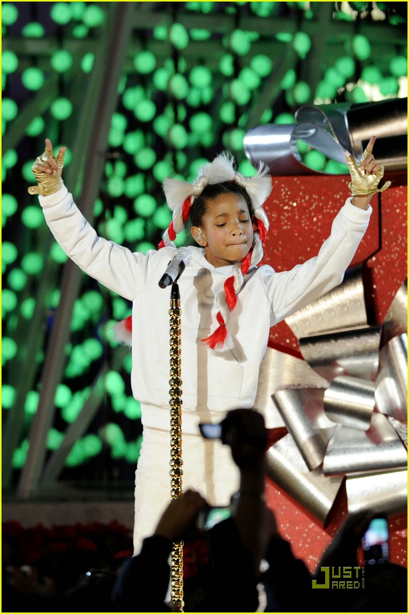 Willow Smith Lights Up L.A. Nokia Theatre