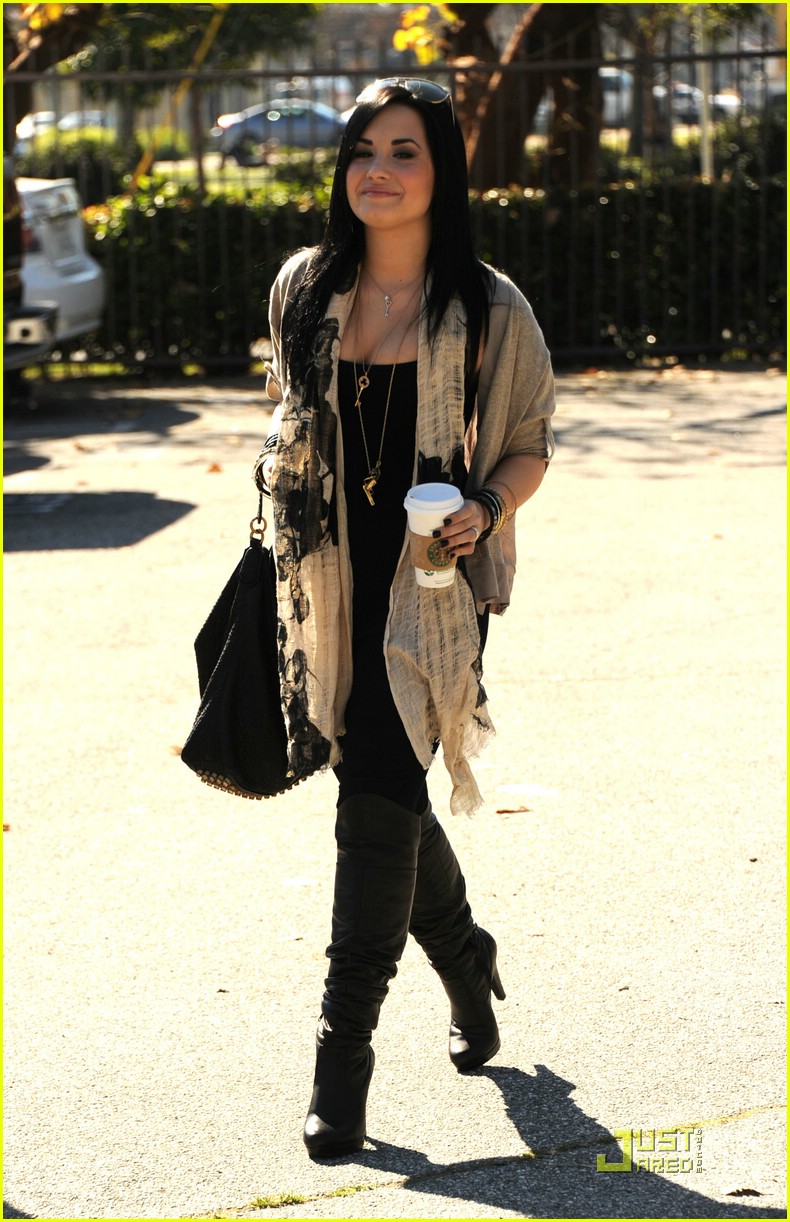 Demi Lovato Leaves Treatment Facility