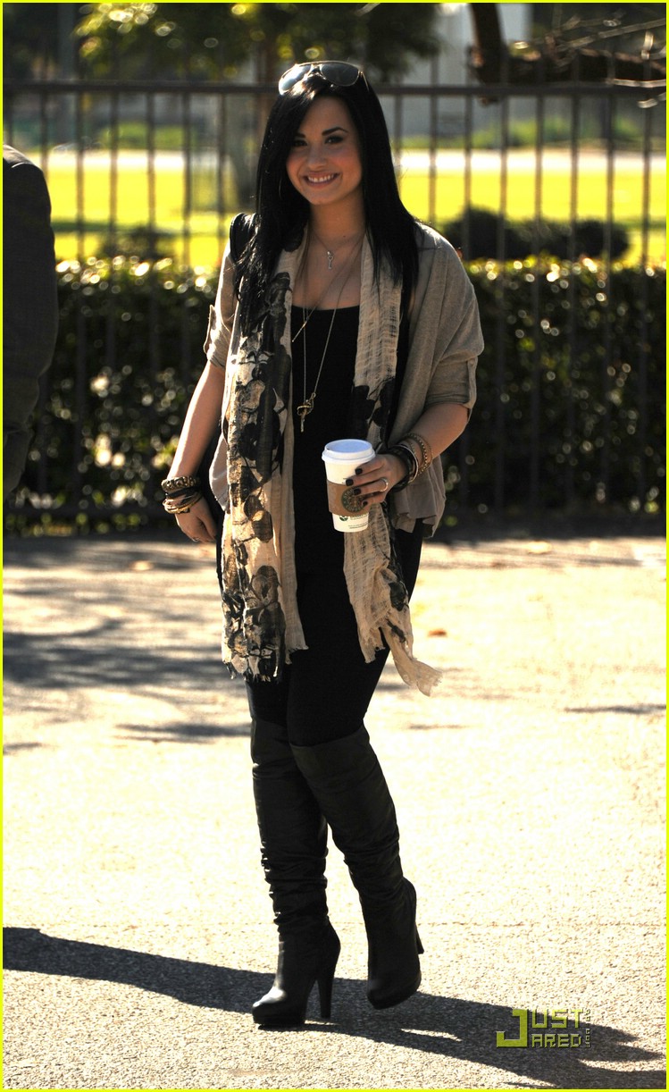 Demi Lovato Leaves Treatment Facility