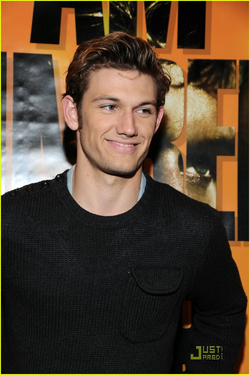 Alex Pettyfer & Dianna Agron are Hot Topics