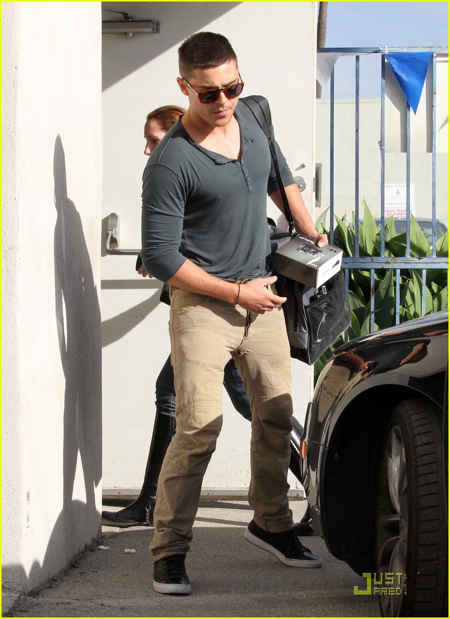 Zac Efron: Buzz Cut Errands Run 