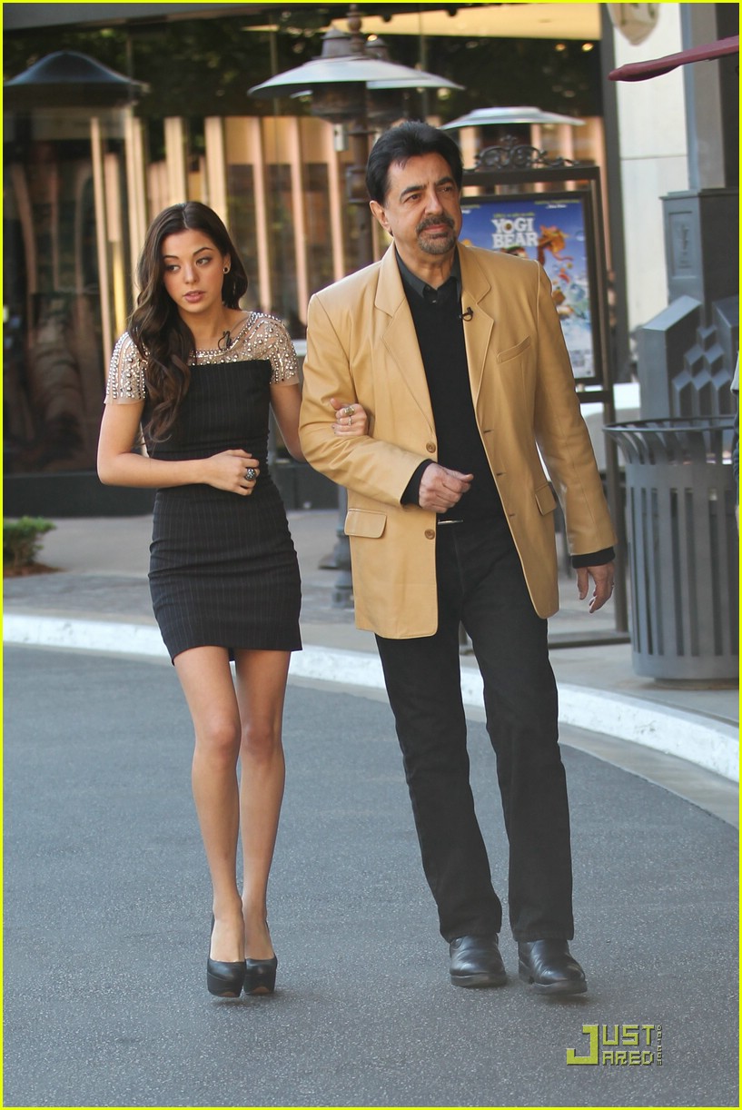 Gia Mantegna: Grove Girl with Dad Joe!