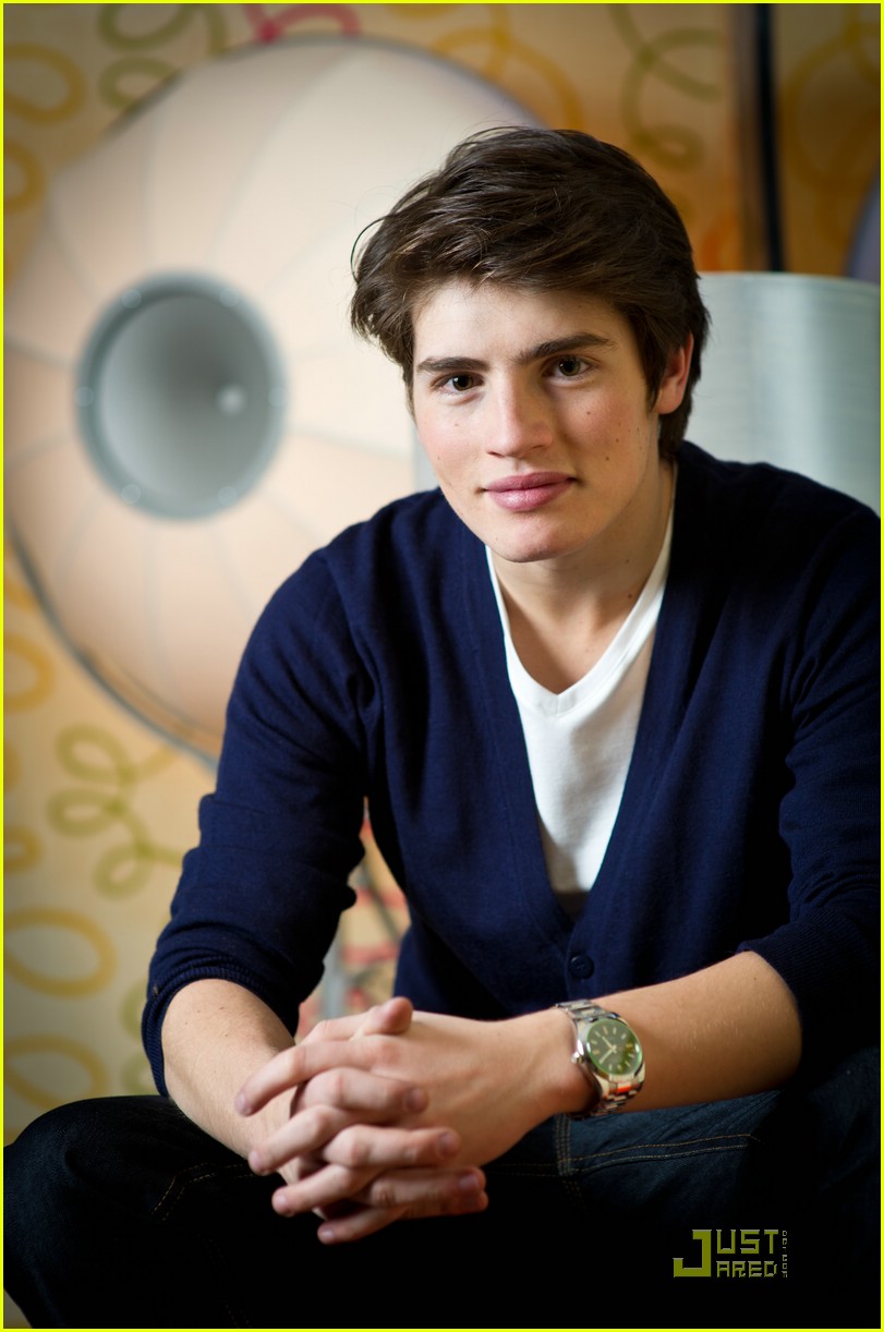 Gregg Sulkin: 'Get The Look' Guest Star!